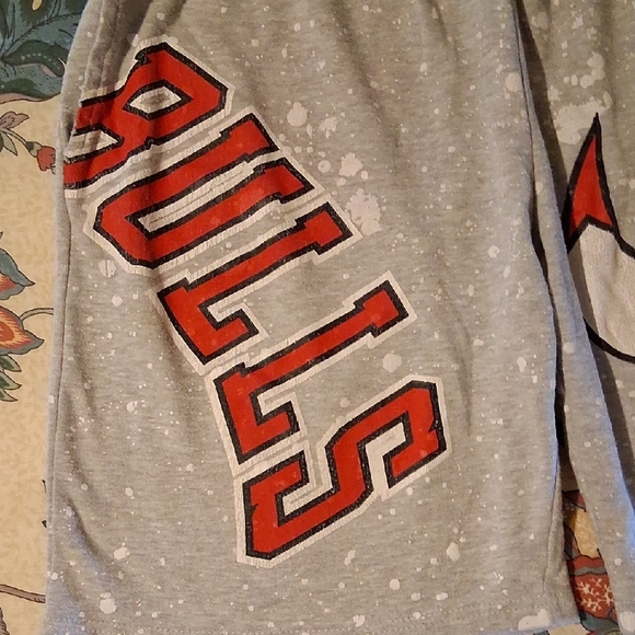 NBA Gray and Red Athletic Shorts with Bulls Design - Picture 3 of 7